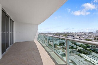 1500 Bay Rd in Miami Beach, FL - Building Photo - Building Photo
