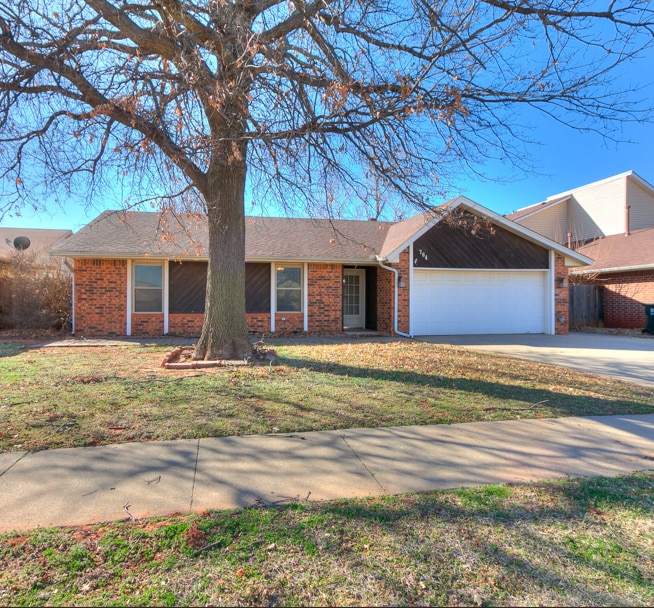 764 Okie Ridge Rd in Yukon, OK - Foto de edificio