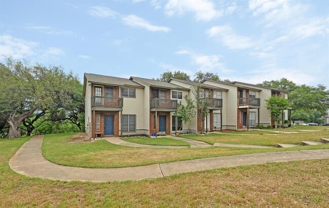 property at 1815 River Crossing Cir