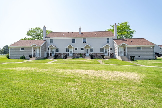 Packard Court in Niagara Falls, NY - Building Photo - Building Photo