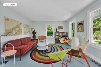 17 Montauk Ave in Sag Harbor, NY - Building Photo - Building Photo