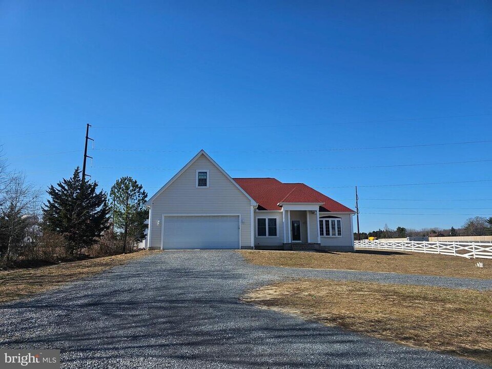 20937 Johnson Rd in Lincoln, DE - Building Photo