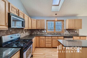 18705 37th Ave N in Minneapolis, MN - Building Photo - Building Photo