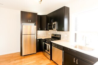 2210 W Eastwood Ave in Chicago, IL - Building Photo - Building Photo