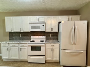 350 Bee Rd in Newnan, GA - Building Photo - Building Photo