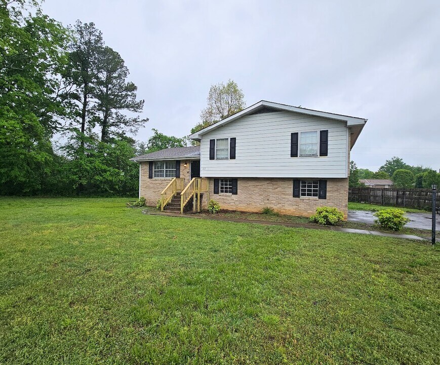117 Mitchell Ln in Rossville, GA - Building Photo