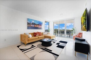 9261 E Bay Harbor Dr in Bay Harbor Islands, FL - Building Photo