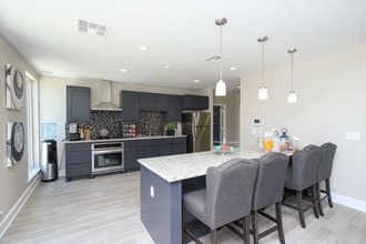 Waterford Grove Apartments in Houston, TX - Foto de edificio - Building Photo