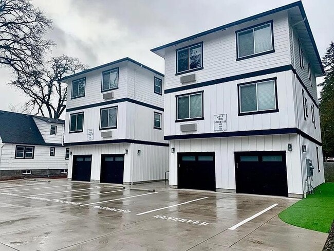 2619 12th St SE in Salem, OR - Building Photo - Building Photo