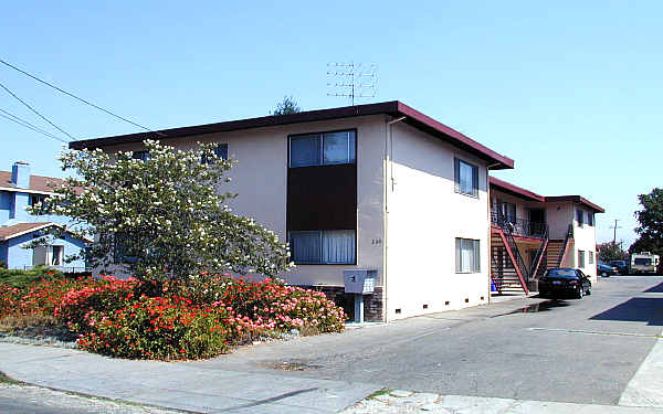 330 S Willard Ave in San Jose, CA - Foto de edificio