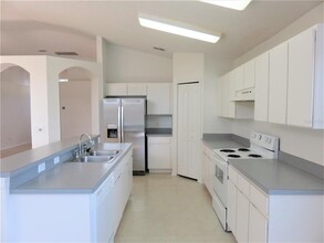 8613 Fawn Creek Dr in Tampa, FL - Building Photo - Building Photo