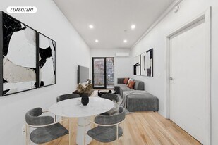 447 W 47th St in New York, NY - Building Photo
