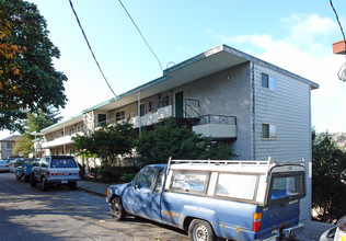 Golf Crest Apartments in Seattle, WA - Building Photo - Building Photo