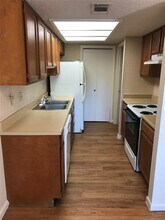 8502 Lyndon Ln in Austin, TX - Foto de edificio - Building Photo