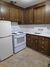 2349 W Newton St in Seattle, WA - Foto de edificio - Building Photo