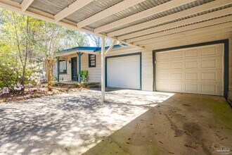 10001 Chemstrand Rd in Pensacola, FL - Foto de edificio - Building Photo