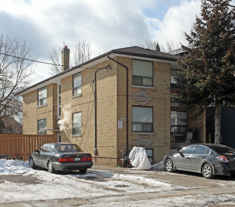 11 Vanevery St in Toronto, ON - Building Photo
