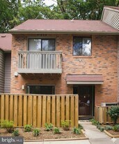 1904 Winterport Cluster in Reston, VA - Building Photo