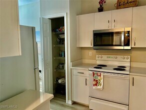 2290 Carrington Ct in Naples, FL - Building Photo - Building Photo