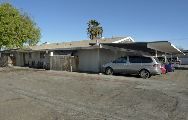 La Casa Lisa Apartments in Fresno, CA - Building Photo - Building Photo