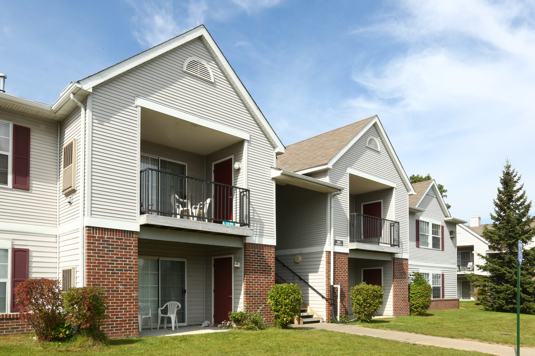 Eagle Ridge Square Apartments in Flint, MI - Building Photo