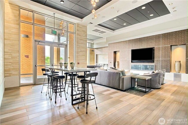 10650 NE 9th Pl, Unit 925 in Bellevue, WA - Foto de edificio - Building Photo