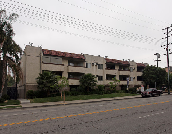 Haskell III Apartments in Van Nuys, CA - Foto de edificio - Building Photo