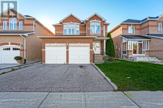 585 Highglen Ave in Markham, ON - Building Photo - Building Photo