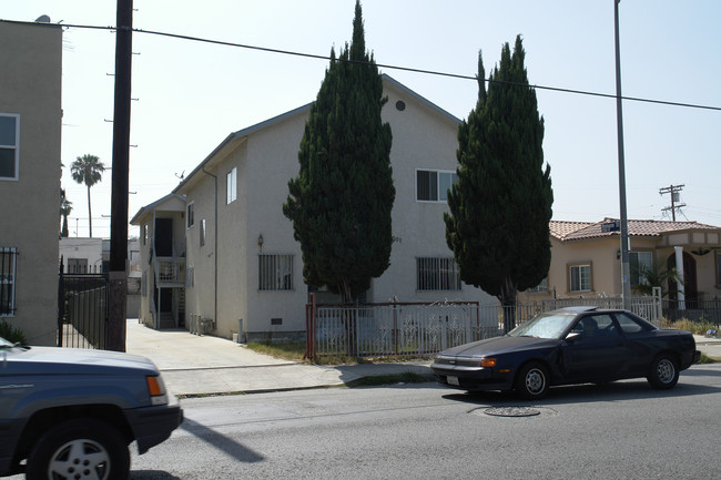 1001 N Wilton Pl in Los Angeles, CA - Building Photo - Building Photo