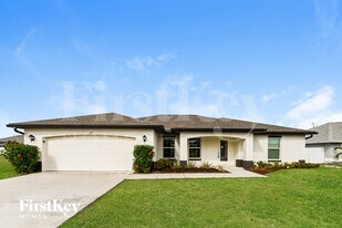 617 SW 13th Terrace in Cape Coral, FL - Building Photo