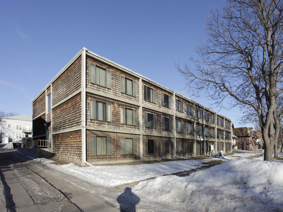 Plaza V Apartments in Lincoln, NE - Building Photo