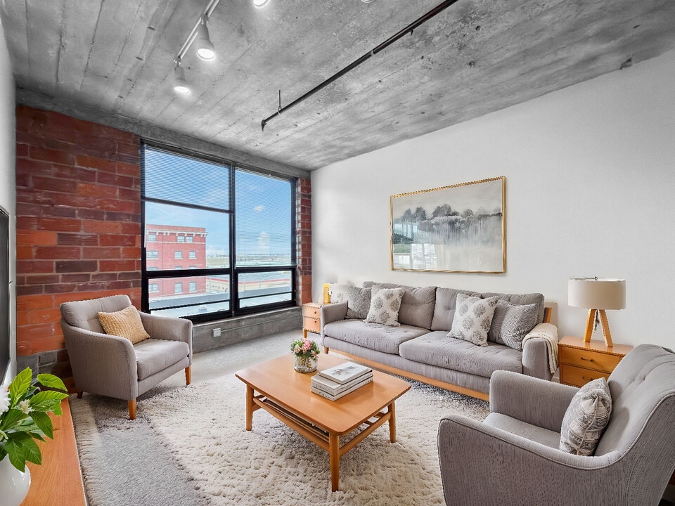 Crescent Lofts in Davenport, IA - Building Photo