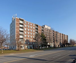 Cedar-Wentworth Apartments in Oshawa, ON - Building Photo - Building Photo