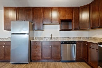 The Shores in Minneapolis, MN - Building Photo - Building Photo