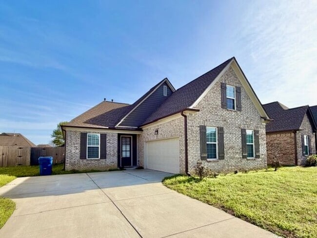 5560 Lakeside Cir W in Walls, MS - Foto de edificio - Building Photo