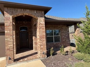 1908 Albany Ln in Cleburne, TX - Building Photo - Building Photo