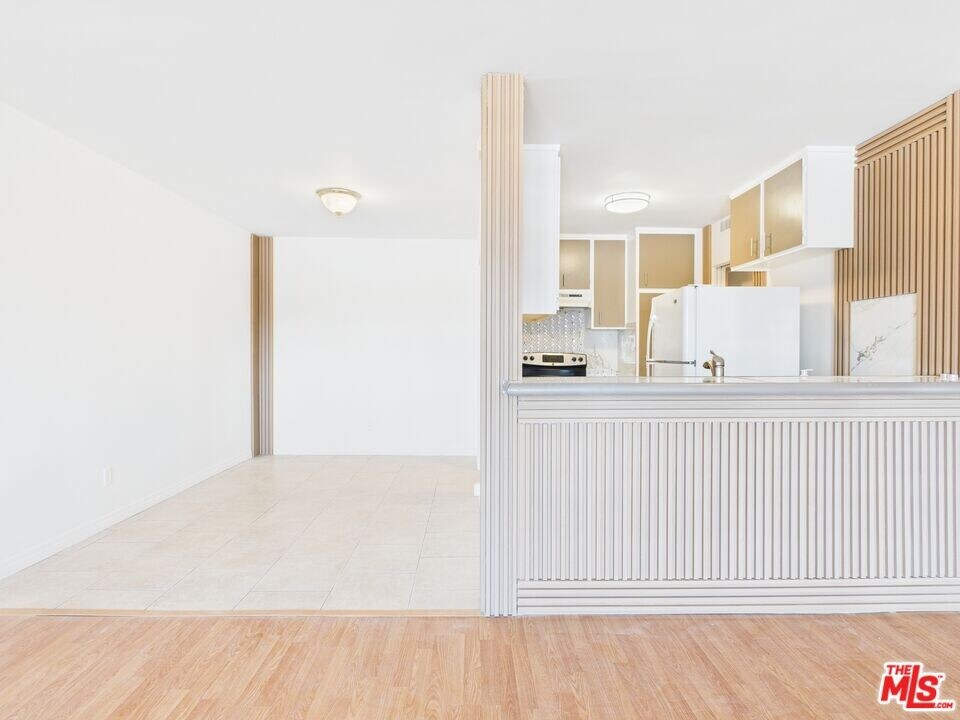 5454 Zelzah Ave in Los Angeles, CA - Building Photo