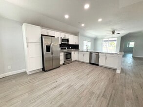 1324 SE 6th Ave in Cape Coral, FL - Building Photo - Building Photo