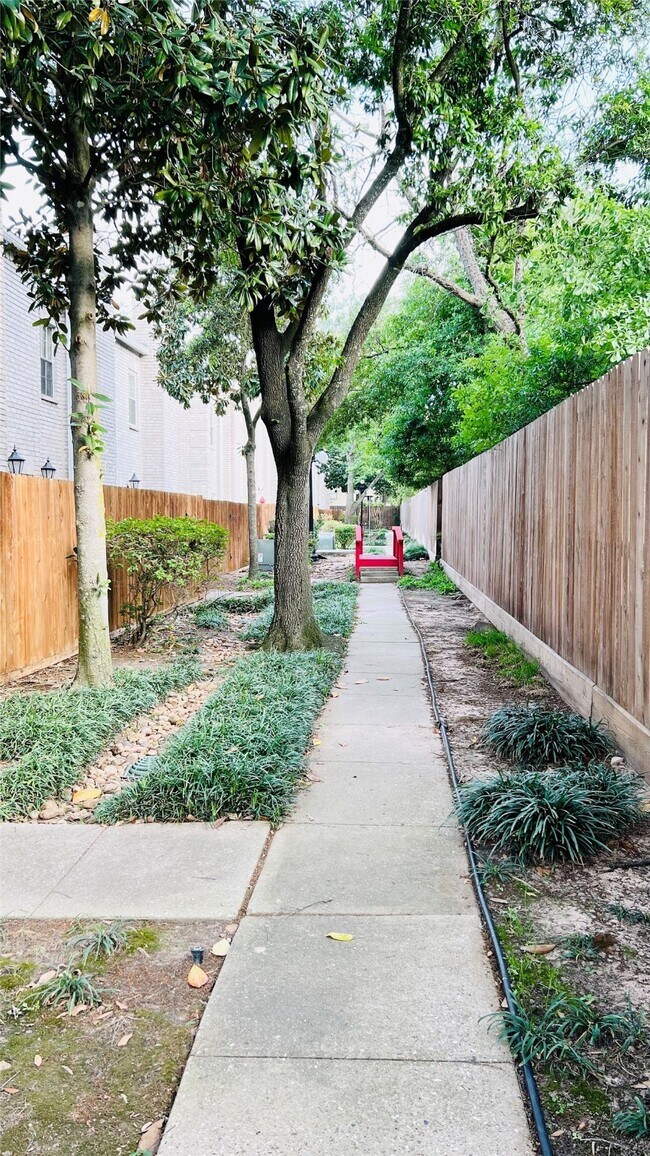 17629 Red Oak Dr in Houston, TX - Building Photo - Building Photo