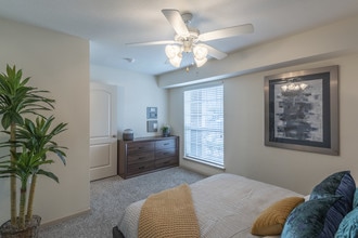 The Reserve at White Oak in Houston, TX - Building Photo - Building Photo