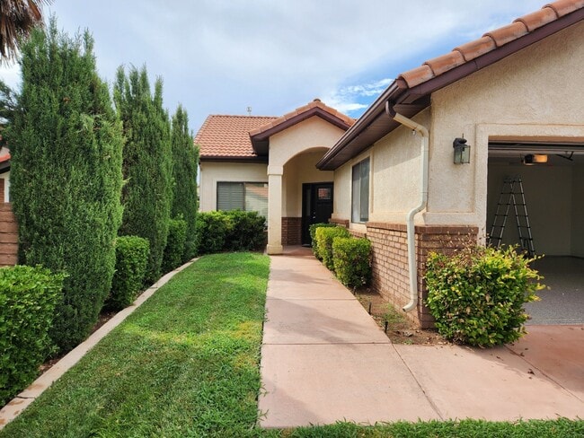 545 S Valley View Dr in Saint George, UT - Building Photo - Building Photo