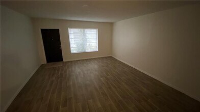 5269 SW 40th Ave in Davie, FL - Building Photo - Building Photo