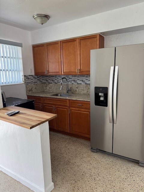 1130 W 25th St, Unit Apt # 2 in Hialeah, FL - Foto de edificio