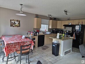 120 Magrath Rd NW in Edmonton, AB - Building Photo - Building Photo