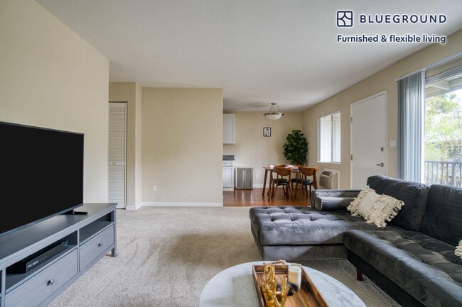 877 Heatherstone Way in Mountain View, CA - Building Photo - Building Photo