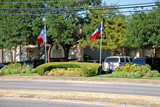 Oak Park in Dallas, TX - Foto de edificio - Building Photo