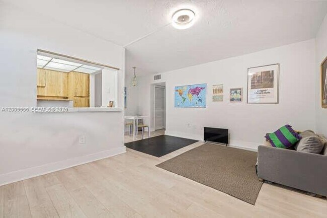 9140 Collins Ave in Surfside, FL - Building Photo - Building Photo