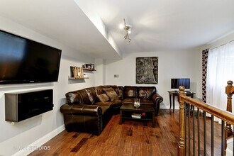 2235 N Clifton Ave in Chicago, IL - Building Photo - Building Photo