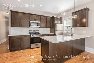 745 Logan St SE in Grand Rapids, MI - Building Photo - Building Photo