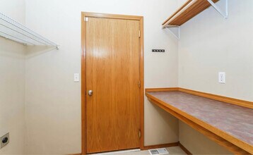 13002 73rd Ave E in South Hill, WA - Foto de edificio - Building Photo